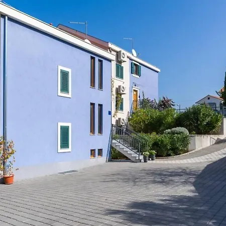 Seaesta Apartment Pool And Beach Slatine Exterior photo