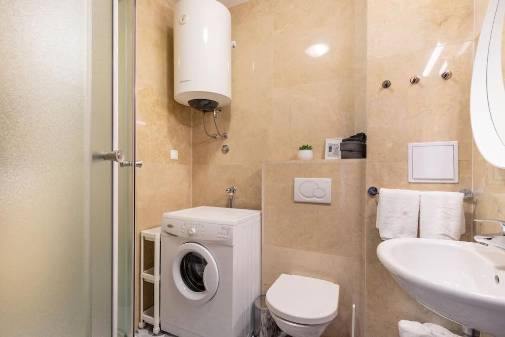 Seaesta Pool And Apartman *